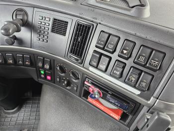 Volvo FM 420 8x2 / HMF 55 t/m CRANE + JIB